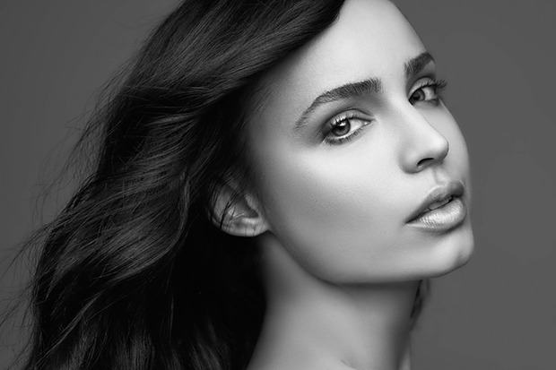 Sofia Carson Releases Upbeat Single “Hold On To Me”