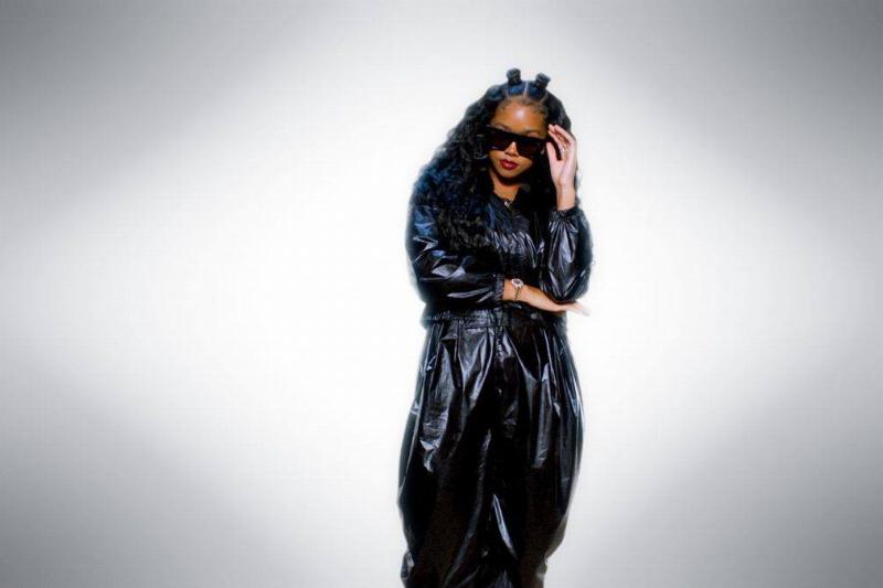 Check Out H.E.R.’s New Single ‘Fight For You’