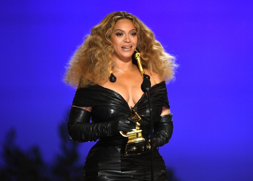 Beyoncé Wore A Gravity Defying Mask At The 2021 Grammy’s And We’re Here For It