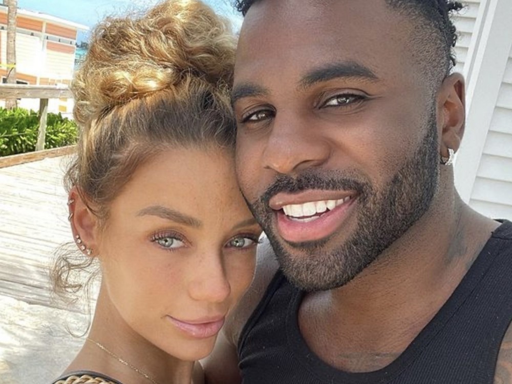 Jena Frumes’ Baby Bump Photobombs Jason Derulo