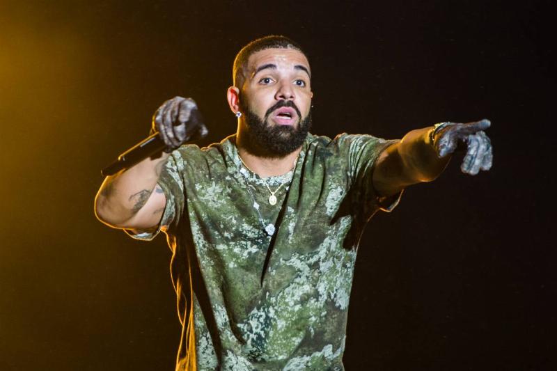 Drake Backs Eminem Over Snoop, Despite No Feud