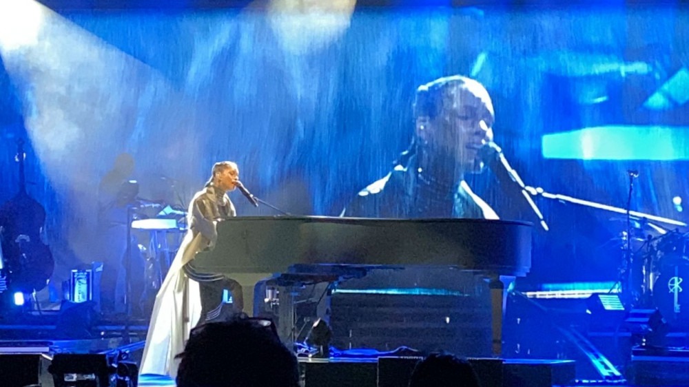 Alicia Keys Kicks Off World Tour With Outstanding Performance