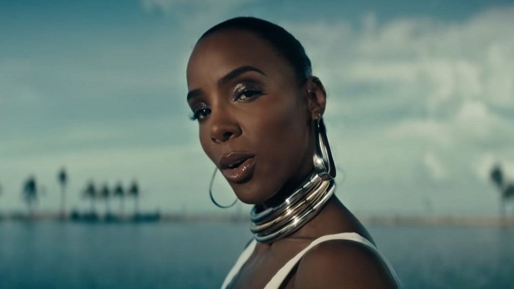 Kelly Rowland Checks Interviewer For Beyoncè Comparison: “Light Attracts Light”