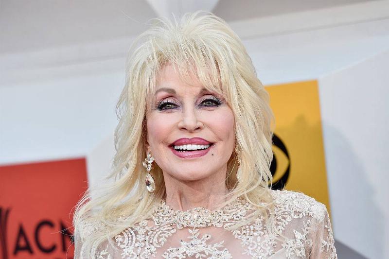Dolly Parton Receives $100 Million From Jeff Bezos And Lauren Sanchez