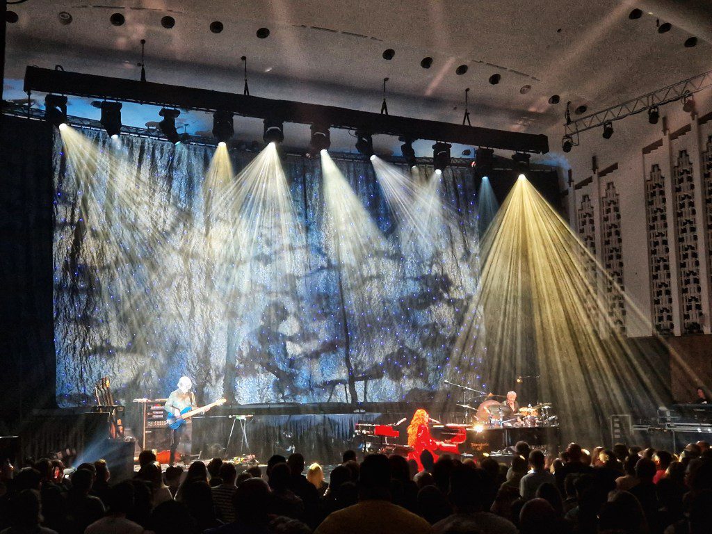 LIVE: Tori Amos – Liverpool Philharmonic Hall, 31/03/2023