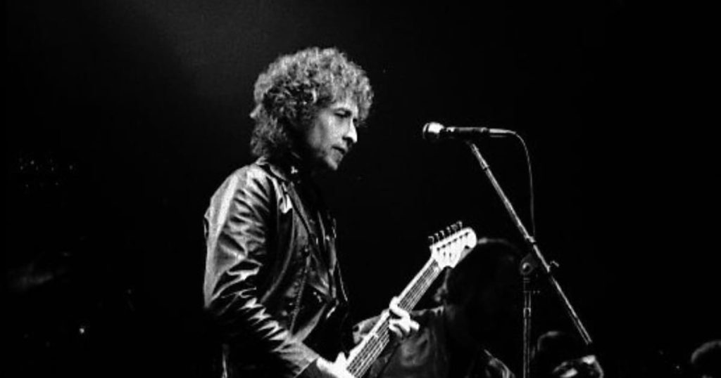 Listen: Bob Dylan Keeps “Truckin’” Through Midwest Tour Dates, Debuts John Mellencamp Original in Indianapolis