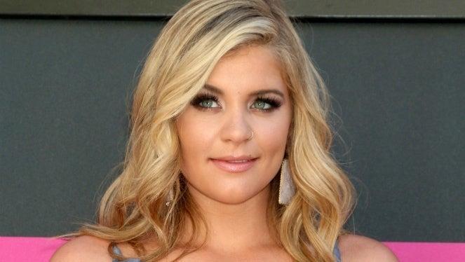 Lauren Alaina Breaks Silence After Sudden Family Death