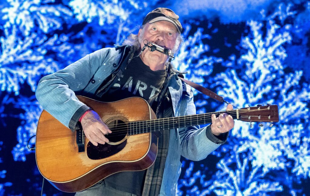 Neil Young shares video of him performing ‘Silver and Gold’ for the first time in almost 20 years