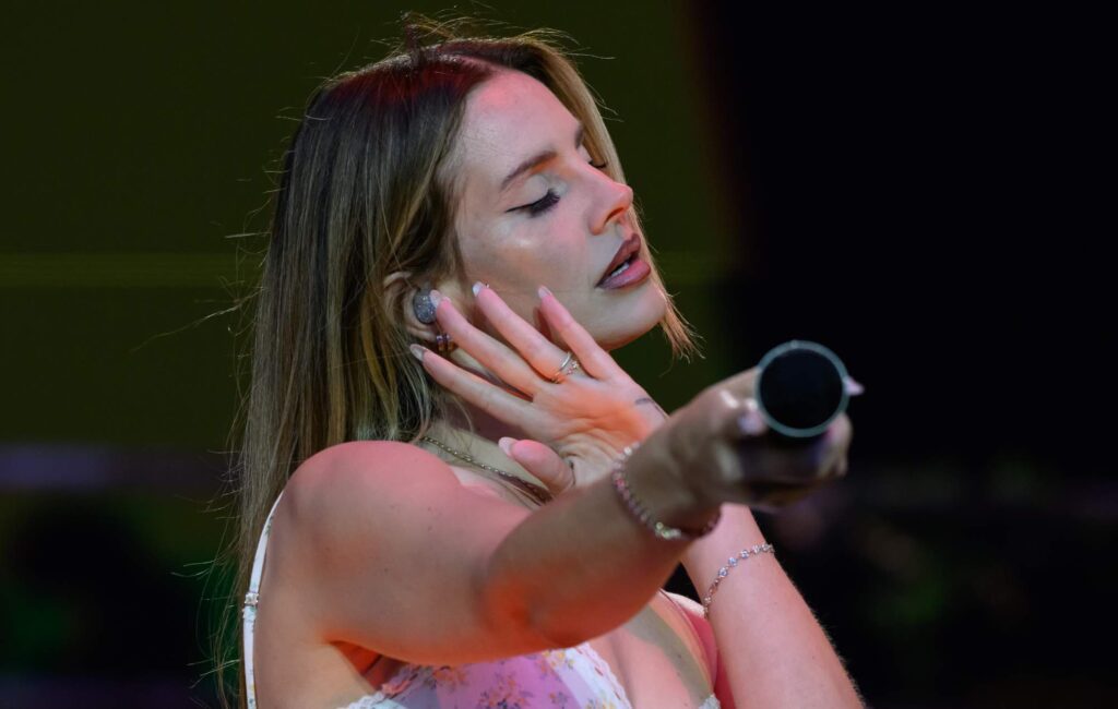 Lana Del Rey reveals her upcoming album will not “come on time”, and it’s no longer titled ‘The Right Person Will Stay’