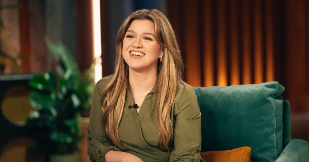 ‘Painful’ Personal Issues Sparked Kelly Clarkson’s Talk Show Hiatus