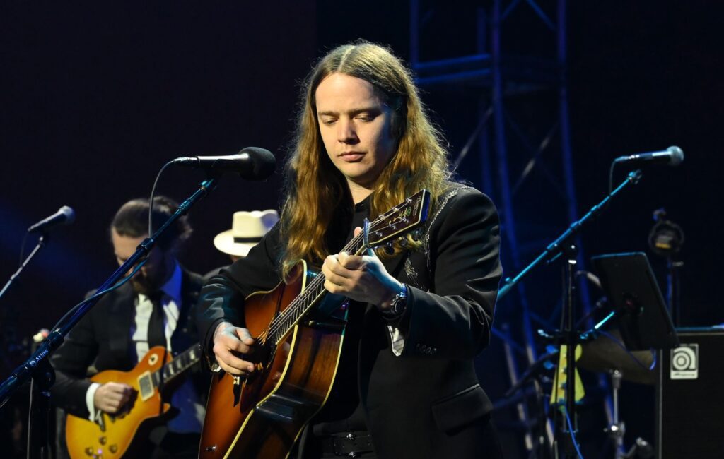 Billy Strings dedicates Lexington show to his mother hours after her death
