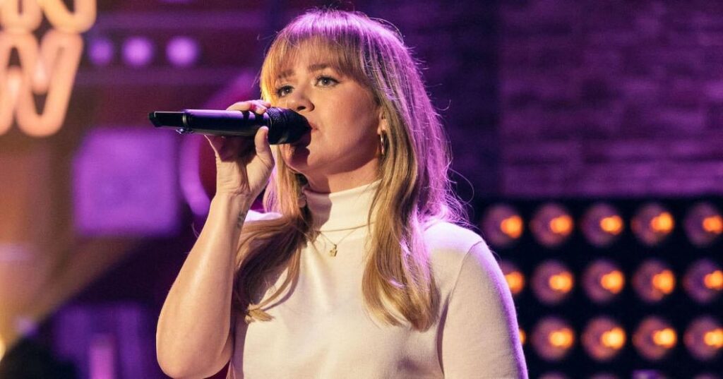 Kelly Clarkson Falls Ill, Says ‘Rehearsals Have Taken a Toll’