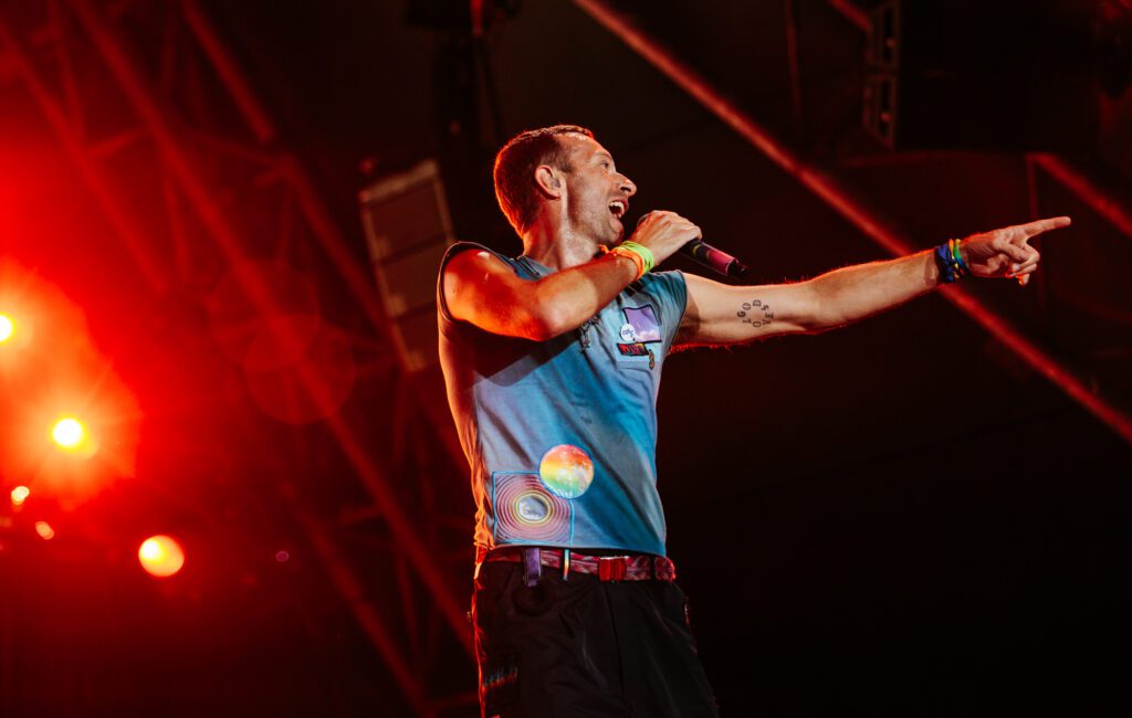 Tech company launches investigation into viral footage of CEO “kiss cam” at Coldplay concert