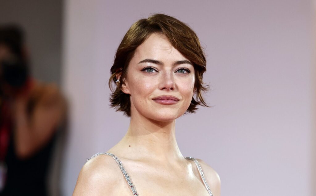 Emma Stone says she believes in aliens: “The idea that we’re alone in this vast expansive universe is pretty narcissistic”