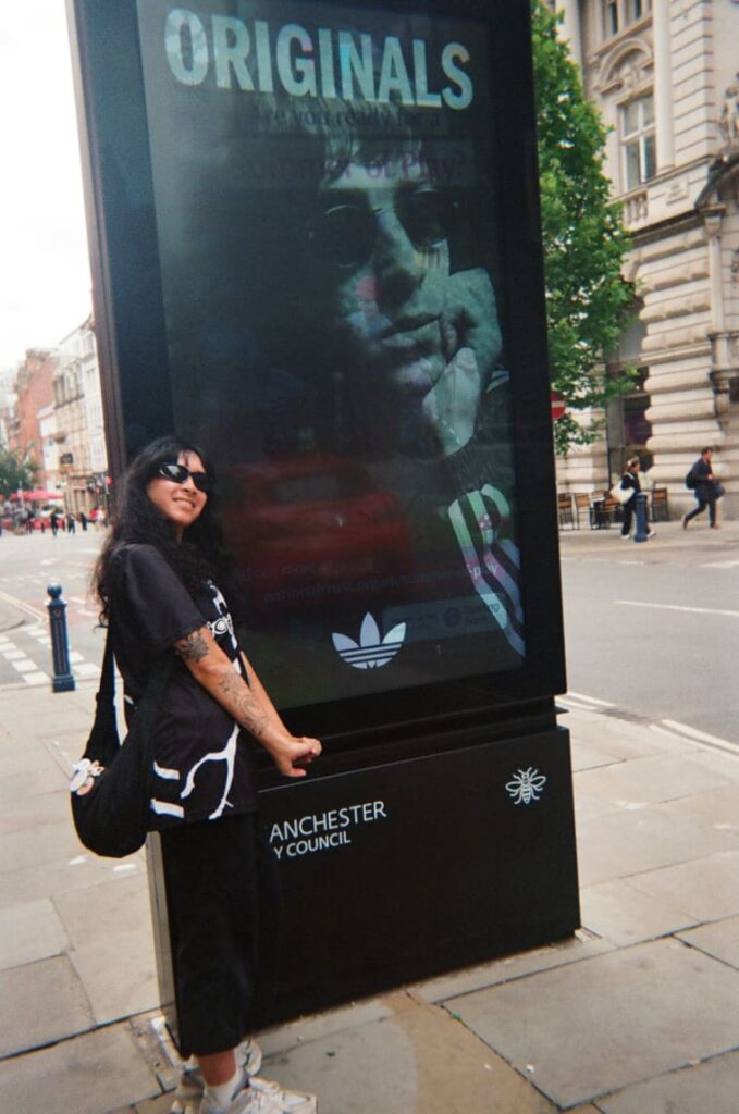 Nobody at the Oasis show cares if you’re cool