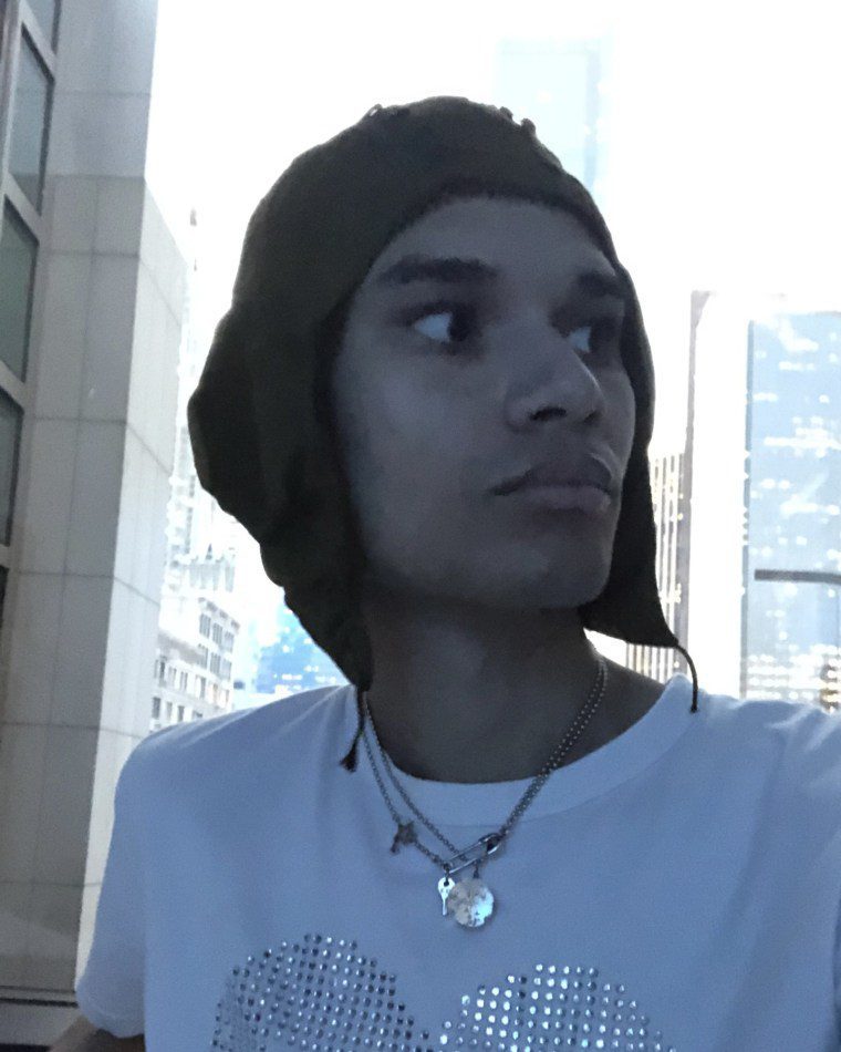 Oli XL surprise-releases new project Lick the Lens – Pt. 1