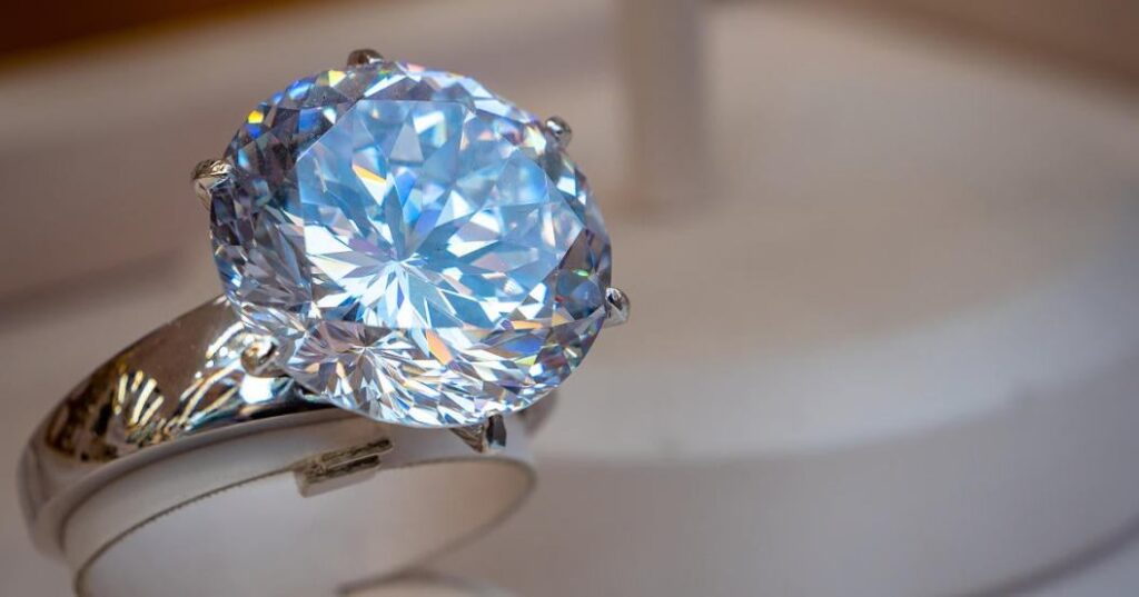 Oscar/Grammy Winner Reveals Engagement to Actress