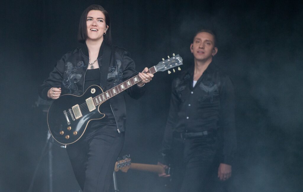 Romy Madley Croft and Oliver Sim of The xx