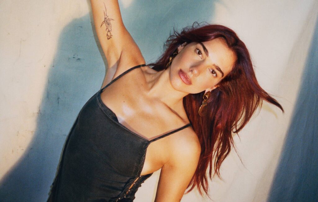 Watch Dua Lipa pay tribute to Selena with ‘Amor Prohibido’ cover during Mexico City concert