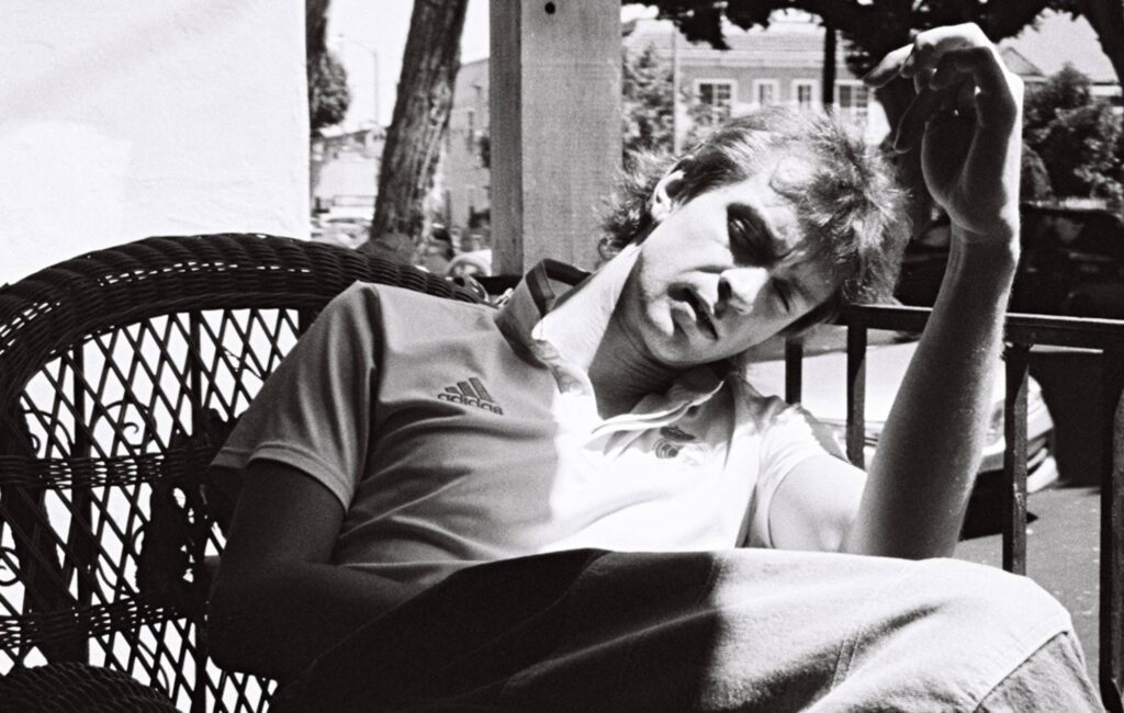 Lasse Lokøy shares slacker indie single ‘Lots Of People Here’ and announces new album ‘& The Roommates’