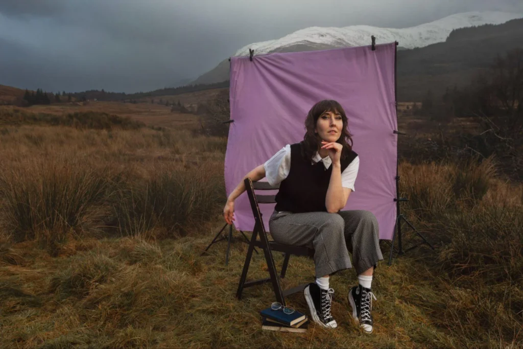 Emily Mercer Premieres Video for Lush New Single ‘Flatlining’