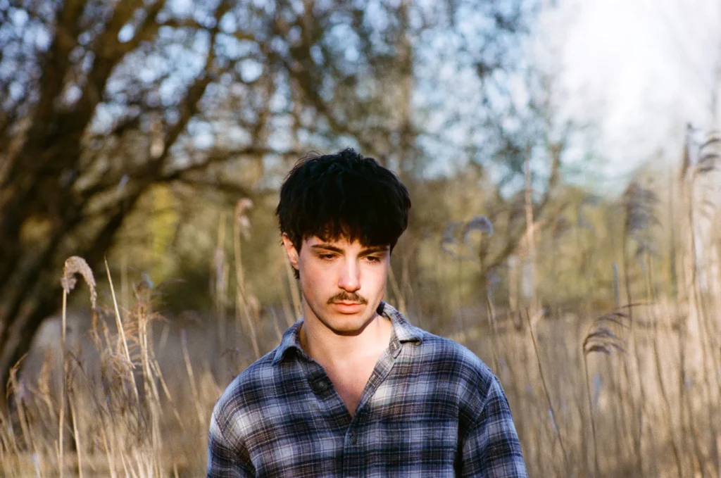 Introducing: The Cinematic Folk-Pop of El Roig